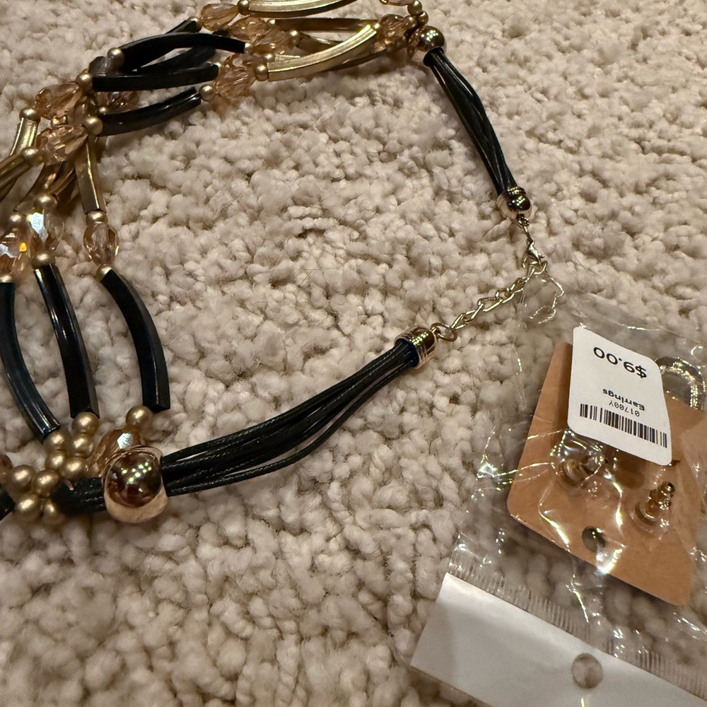 Elegant Gold and Black Necklace - Picture 6 of 6